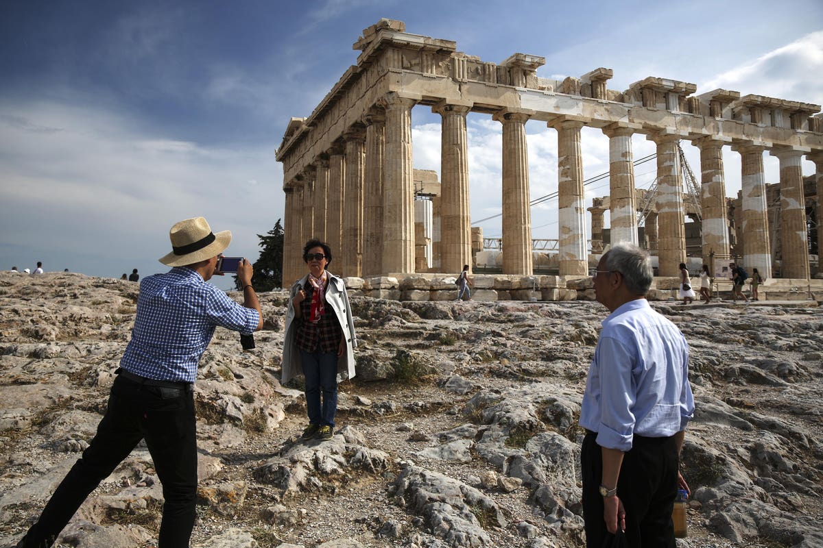 Greece expects tourism record for 2017